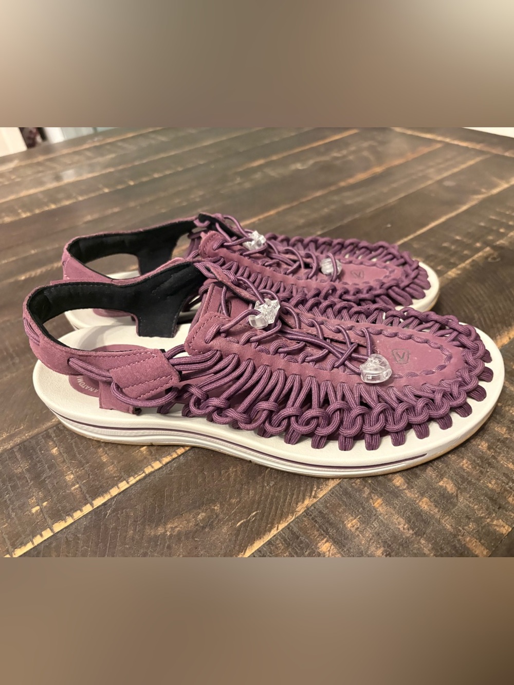 Keen Uneek Woven Closed Toe Sandals Shoes Women’s Plum Purple Woven Elastic